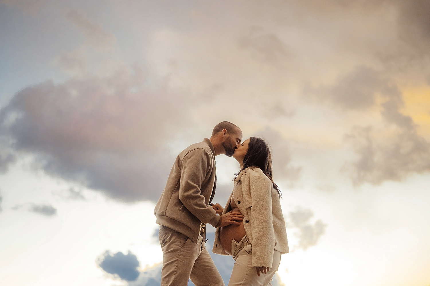 séance photo grossesse dans les oliviers à Draguignan