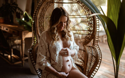 Photographe grossesse famille Toulon : des photos à domicile et en famille