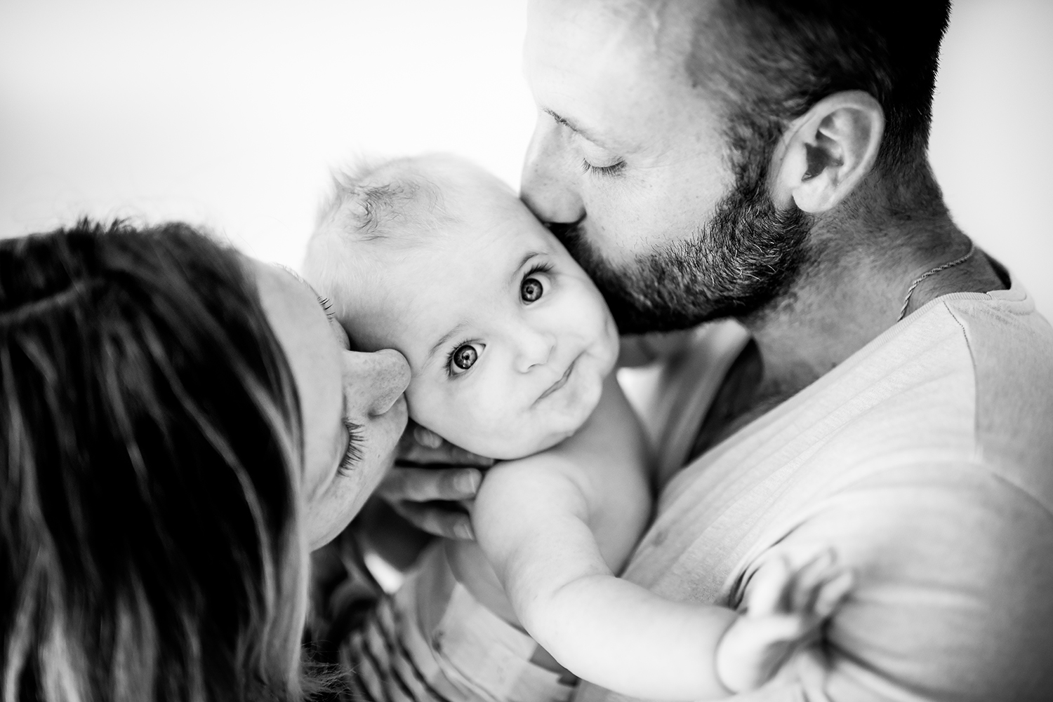 Photographe de bébé au naturel à Draguignan et partout dans le Var