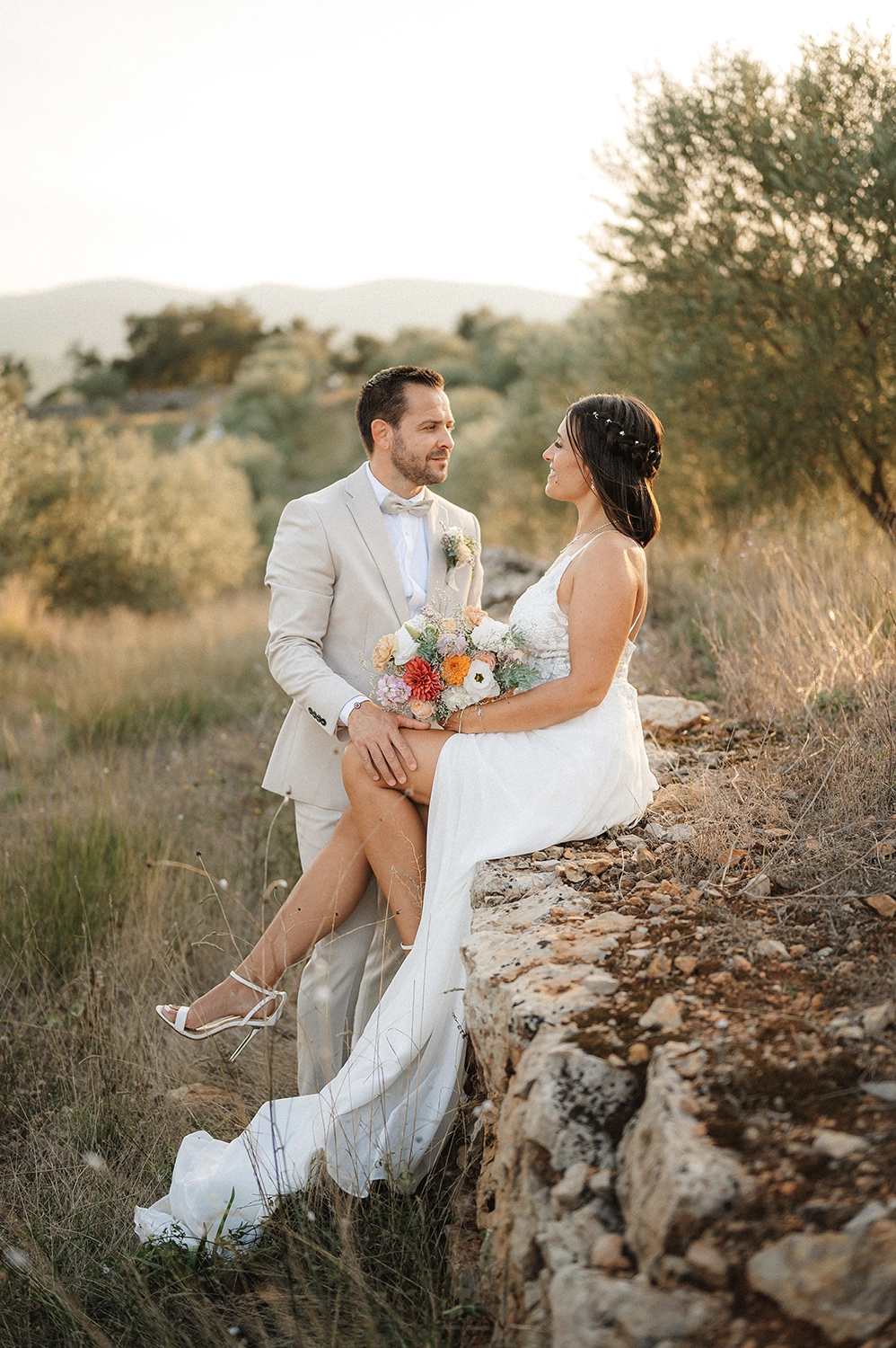 photos de couples lors d'un mariage intimiste à la campagne