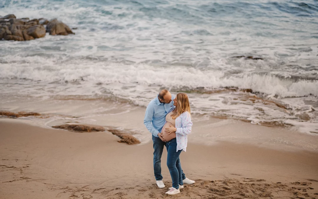 Photos de grossesse à Ramatuelle, plage de l&rsquo;Escalet