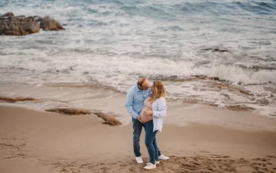 Photos de grossesse à Ramatuelle, plage de l&rsquo;Escalet