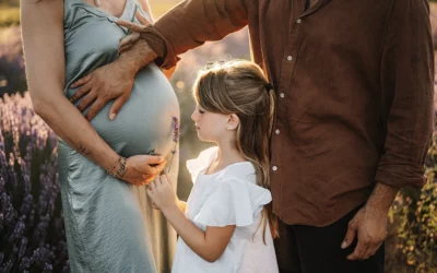 Des photos de grossesse à Lorgues, dans les lavandes