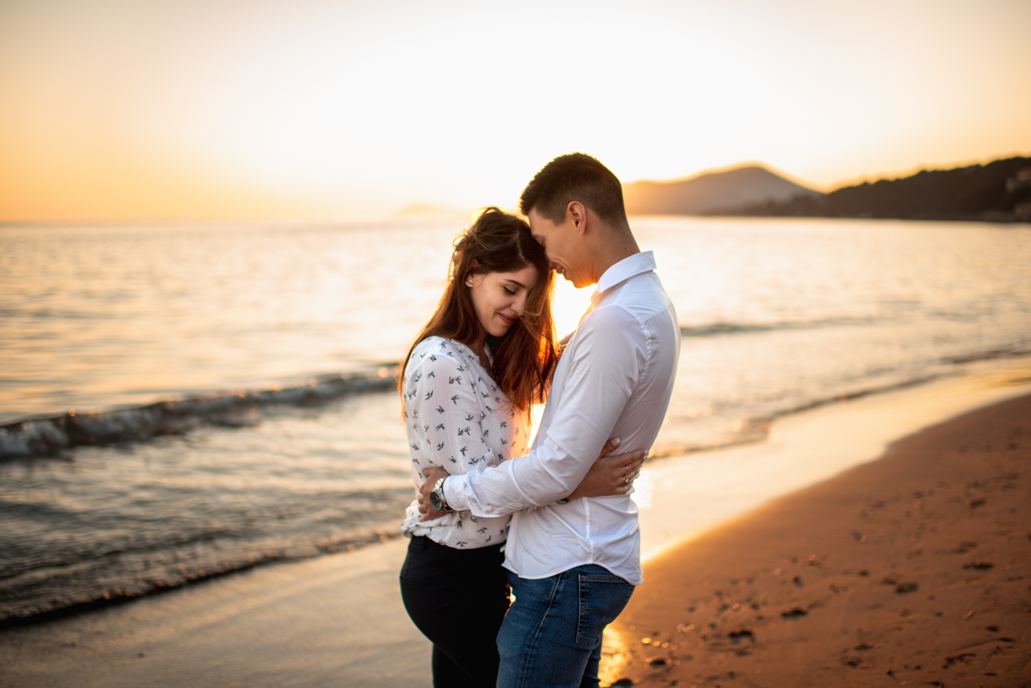 seance-photo-de-couple-a-toulon-couche-de-soleil