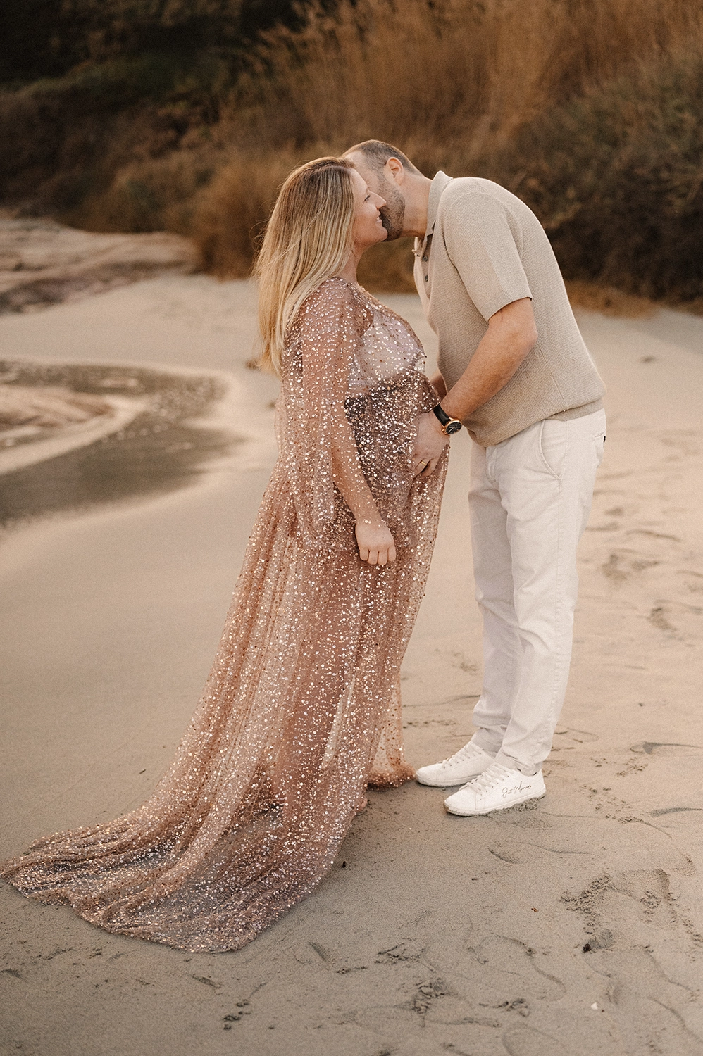 shooting femme enceinte en couple plage escalet
